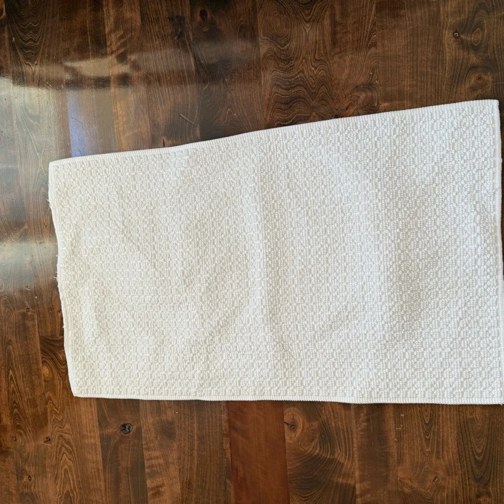 Bright white rug 34 by 20 does have some light fray  on edges.